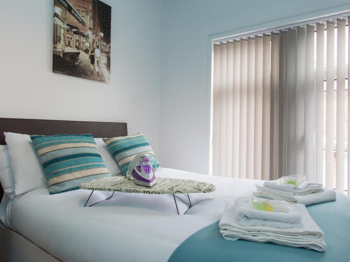 Townhouse @ West Avenue Crewe Bed and Breakfast Εξωτερικό φωτογραφία